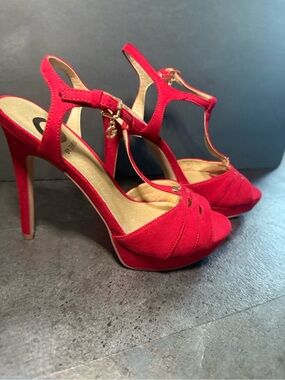 NWOT Sz 7-G by Guess Red T-Strap Suede Open-Toe Stiletto Sandals